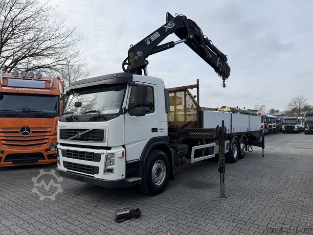 Кран-манипулятор на шасси грузовика Volvo FM300 6X2*4 Maschinentransporter Kran Hiab 322