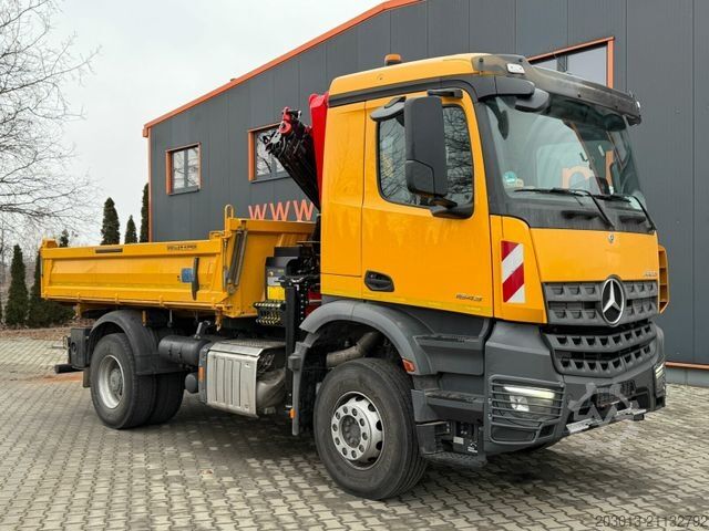 Кран-манипулятор на шасси грузовика MERCEDES-BENZ AROCS 1843 4x2 Kipper Kran Palfinger PK12.501