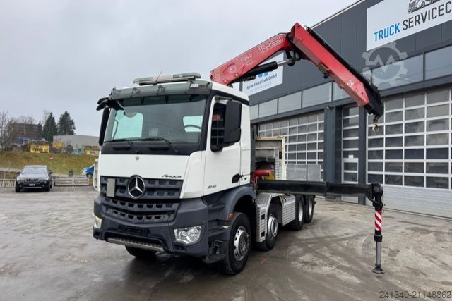 Кран-манипулятор на шасси грузовика MERCEDES-BENZ Arocs 3248 8x4 Fassi 235-4 SWS & Thermokipper