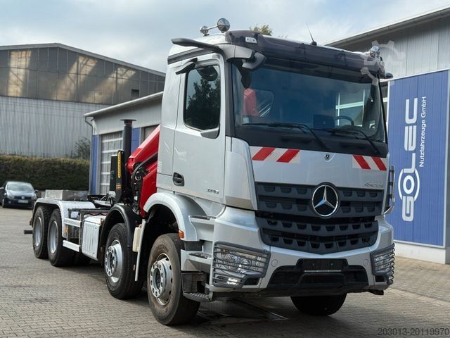 Кран-манипулятор на шасси грузовика MERCEDES-BENZ Arocs 3246 8x4 Abrollkipper Kran Palfinger 19001