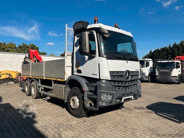 Кран-манипулятор на шасси грузовика MERCEDES-BENZ 2636 Pritsche +  6x4 Blatt-Blatt Fassi kran