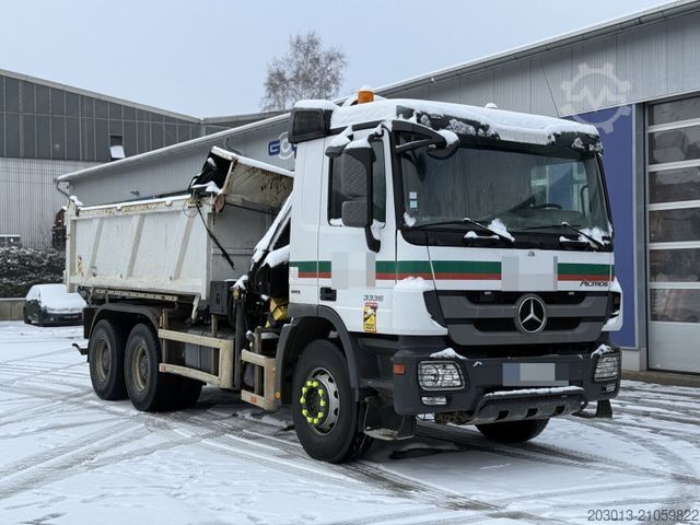 Кран-манипулятор на шасси грузовика MERCEDES-BENZ ACTROS 3336 6x4 Kipper Kran HIAB 144 B-3