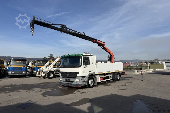 Кран-манипулятор на шасси грузовика Mercedes-Benz Actros 1836 4x2 PK15001L