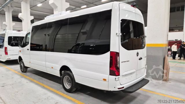 Минибус MERCEDES-BENZ 519  Allrad 4 x 4 Lagerfahrzeug Stock 20 Sitzer