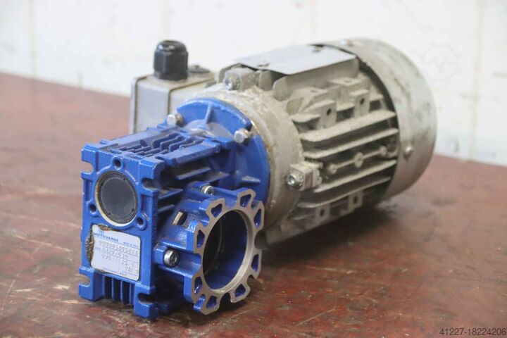 Мотор-редуктор 0,12 кВт 45 об/мин Motovario NHRV/ 030  63A-4