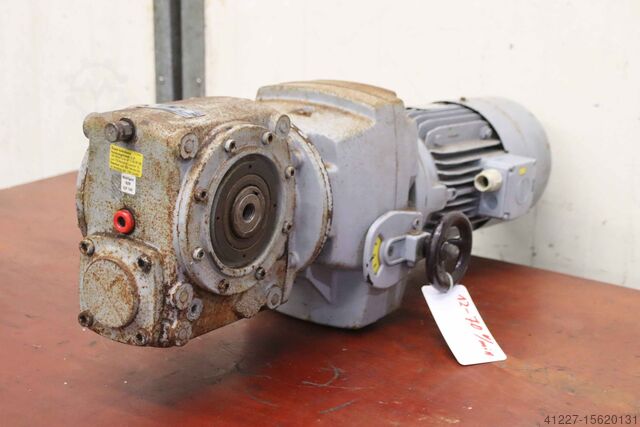 Регулируемый мотор-редуктор 2,2 кВт 12-70 об/мин Stöber Loher R47/VW3 ABCA-100LB-04C