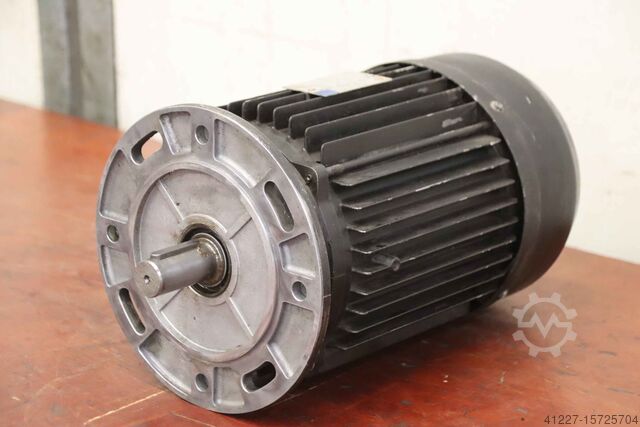 Электродвигатель 3,3/2,6 кВт 2800/1400 об/мин ZP 100 2/4 polig