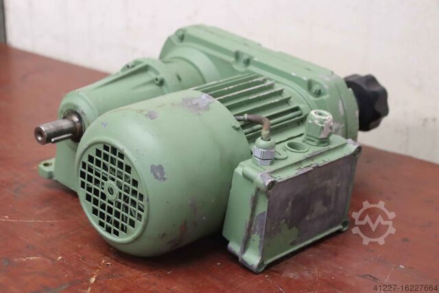 Регулируемый мотор-редуктор 0,25 кВт 130-36 об/мин Lenze 11.432.10.08.1 B7KB4-044H