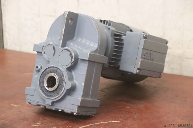 Мотор-редуктор 0,37 кВт 27 об/мин SEW-Eurodrive FA27 DT71D4/BMG