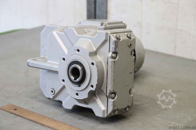 Мотор-редуктор 0,37 кВт 43,5 об/мин BAUER BF10-04/D07LA4