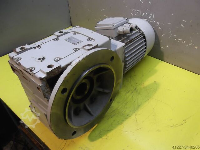 Мотор-редуктор 1,5 кВт 64 об/мин Lenze 9LH4-983H