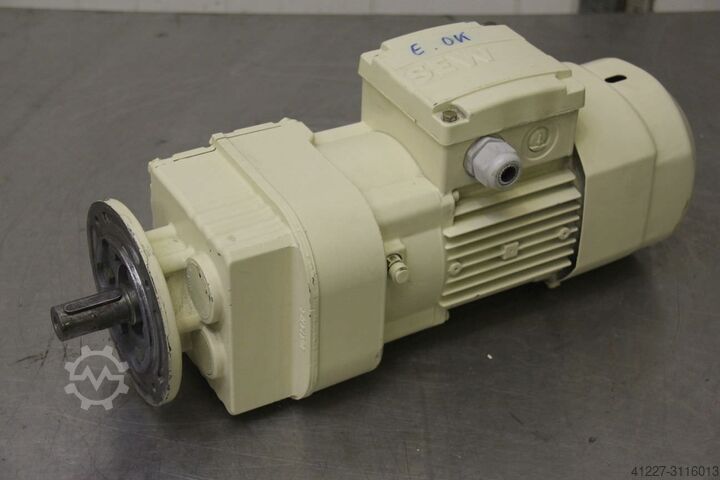 Мотор-редуктор 0,18 кВт 47 об/мин SEW Eurodrive RF17DR63M4/BR
