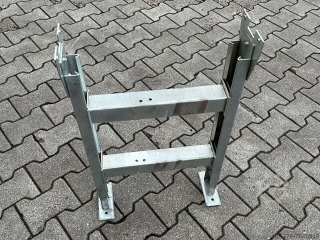 Стенды Стенды роликового конвейера Роликовый конвейер Gesamtbreite: 475 mm/ Höhe min: 640 mm/ max. 870 mm