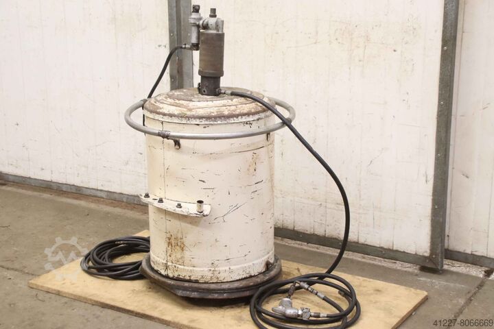 Шприц для смазки пневматический unbekannt Behälterinhalt 100 Liter