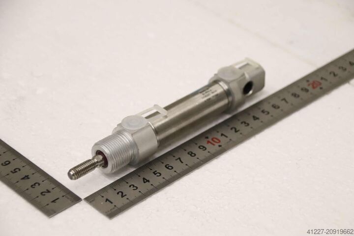 Пневматический цилиндр Festo DSNU-20-35-PPV-A  Hub 35 mm