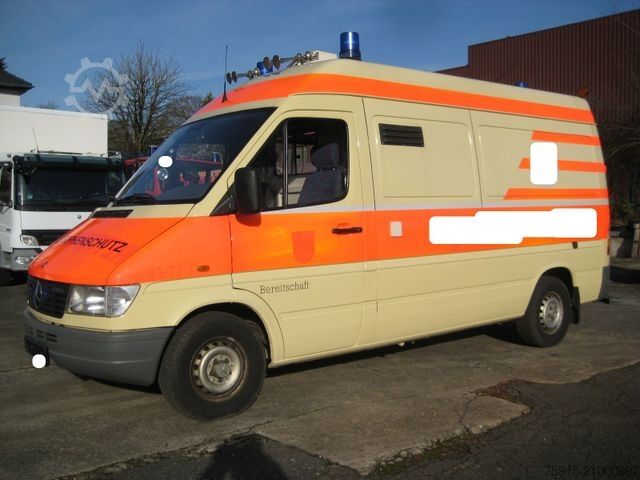 Пожарная машина MERCEDES-BENZ 310 D-KA Sprinter BINZ RTW mit Trage *TÜV 2028*