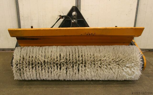 Передняя уборочная машина GMR FF 1200P