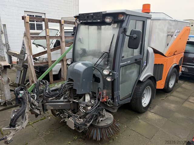 подметальная машина Hako Citymaster 1600 4x4 3.Besen Service Neu