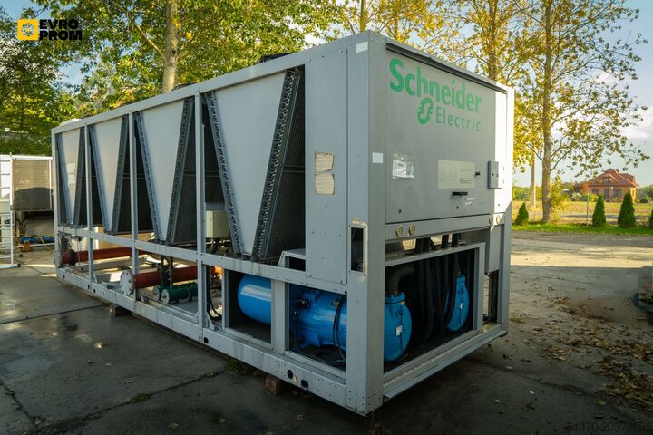 Чиллер Used Aircooled chiller UNIFLAIR BREC2802A 635 KW. 2015 yom