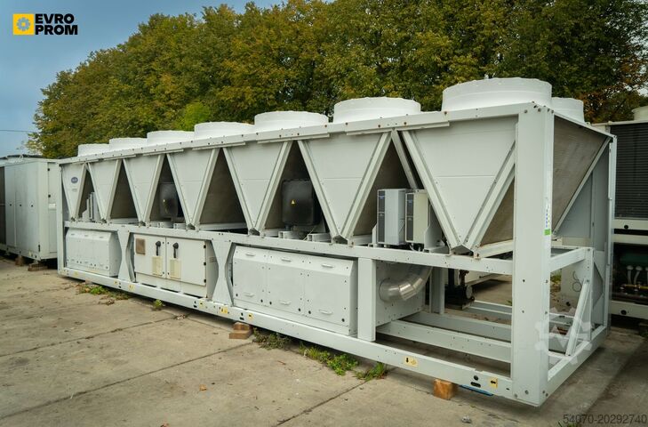 Чиллер Used Aircooled chiller CARRIER 30XB 0900 0041 890 kW. 2020 yom