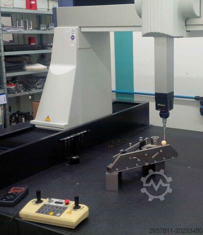 Координатно-измерительная машина Mitutoyo Crysta Apex C776