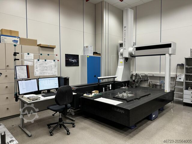 Координатно-измерительная машина Mitutoyo Crysta-Apex S122010