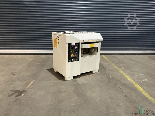 Толщинные строгальные станки SCM S 520 2005 года SCM S 520