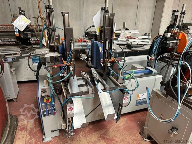 Двуголовочная торцовочная пила с подающим устройством COMEC TD1200 CAF/R