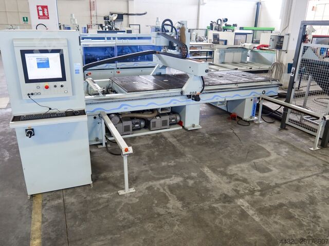 Обрабатывающий центр с раскладывающимся столом WEEKE VANTAGE 24 L