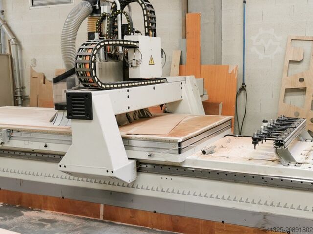 Обрабатывающий центр с раскладывающимся столом SCM ACCORD 20