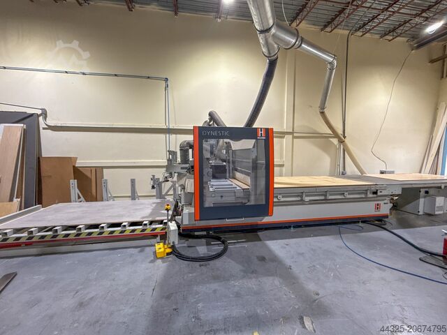 Обрабатывающий центр с раскладывающимся столом HOLZHER DYNESTIC 7505