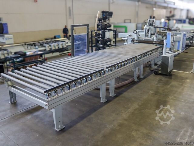 Обрабатывающий центр с раскладывающимся столом WEEKE BHP 200 / VANTAGE 714