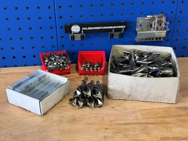 Партия новых и бывших в употреблении сверл по дереву  