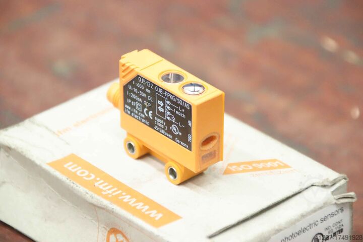 Отражательный оптический датчик ifm OJ5122  OJB-FPKG/SO/AS