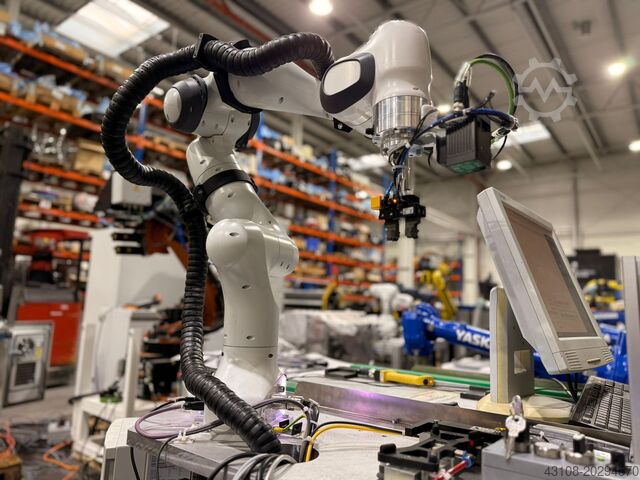 промышленный робот Franka Emika