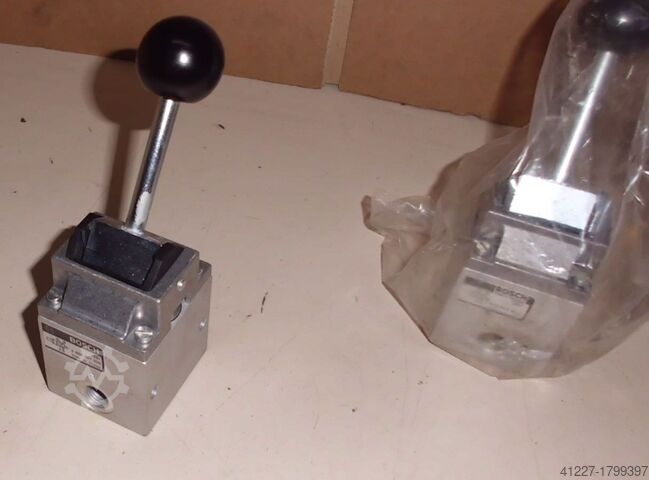 Направляющий клапан 4/2 Bosch 